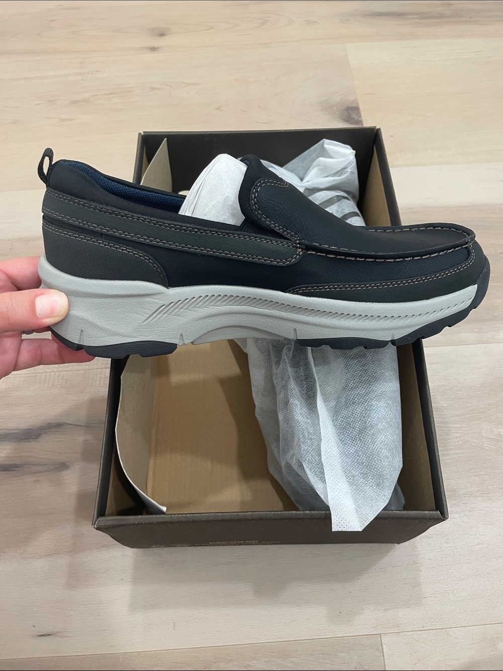 NWT Cestfini Men's Casual Walk Shoe in Black and Grey